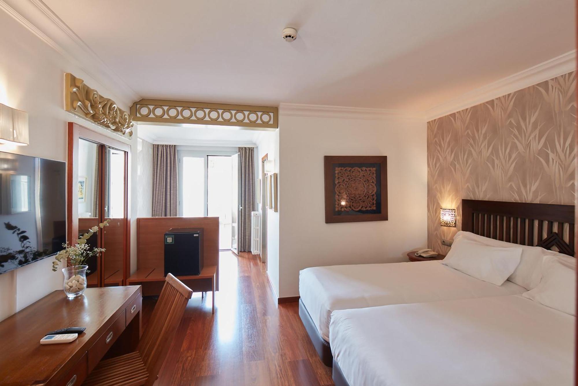 Sercotel Hotel President Figueres  Exterior photo