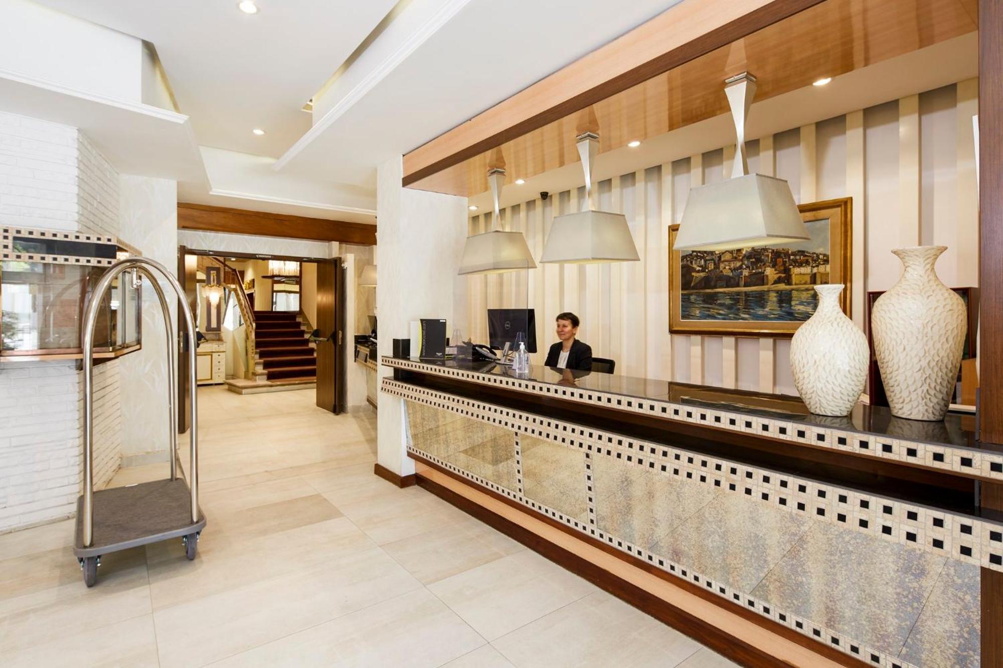 Sercotel Hotel President Figueres  Exterior photo
